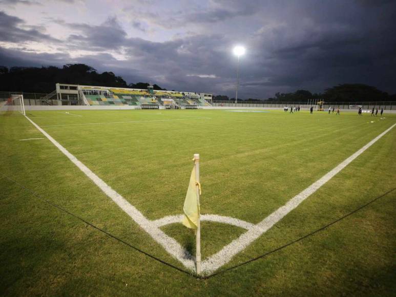 ¡Estadio dividido! Así se vive el ambiente del Olimpia-Génesis por la ida