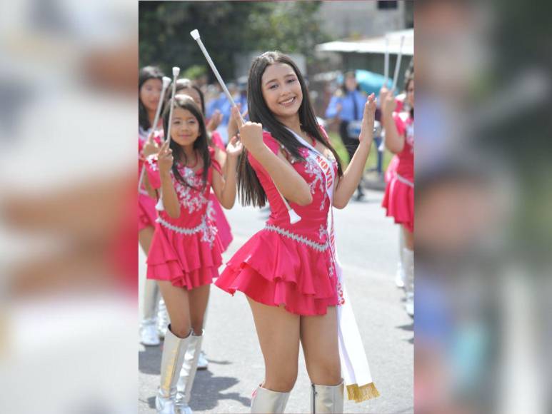 Así resaltaron las palillonas y pomponeras de primaria en las fiestas de independencia 2023