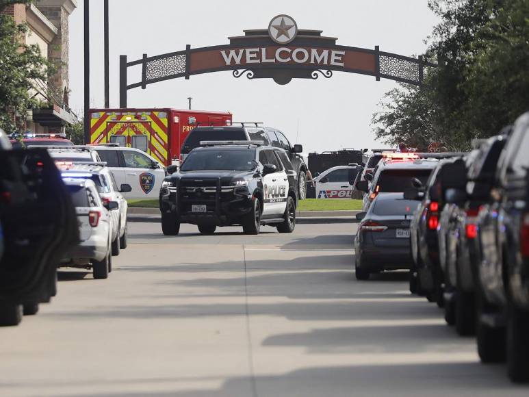 “Escuchamos estallidos... estaba cubierto de sangre”: Detalles del mortal tiroteo en Texas