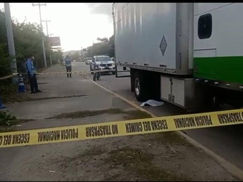 Se disponía a cruzar la calle con su hija en brazos y fue embestida por una camioneta en San Pedro Sula