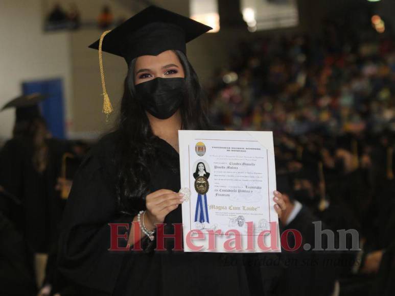 Con orgullo y emoción arrancó la segunda jornada de graduaciones de la UNAH