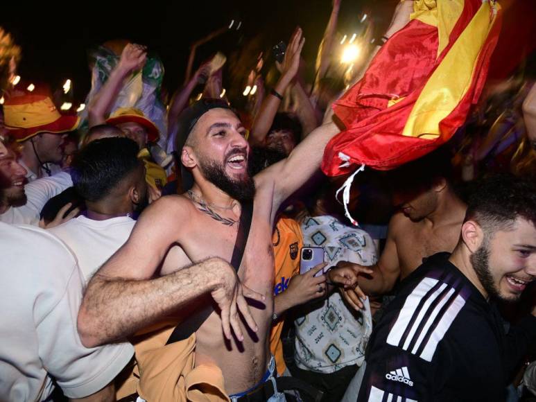 Algarabía y fuegos artificiales: así celebraron en España el triunfo en la Eurocopa 2024