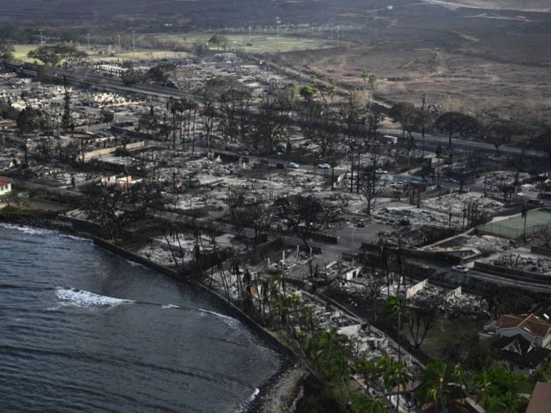 Al menos 55 muertos, familias sin hogar y llamas interminables: las imágenes del pavoroso incendio en Hawái