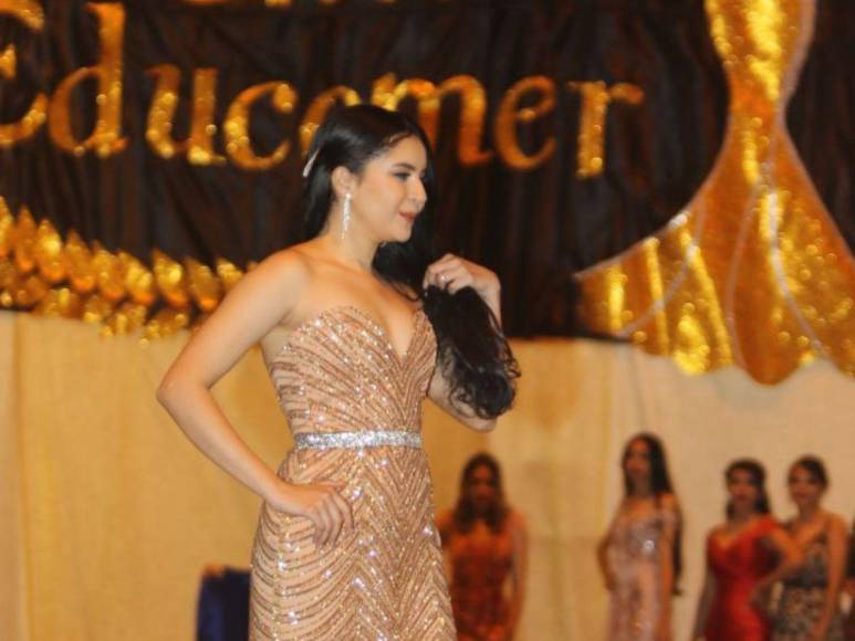 ¡Elegantes! Candidatas a la “Chica del Comercio 2023” derrochan belleza con vestidos de gala