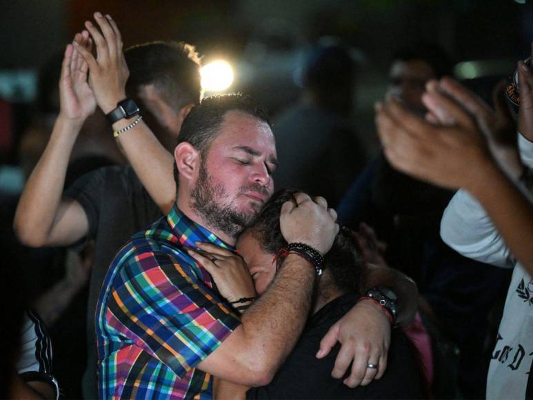 Imágenes del homenaje que rindieron a víctimas de estampida en estadio de El Salvador