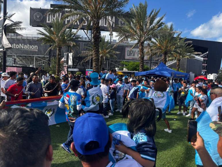 Fiesta catracha en Florida para el debut de Rueda en el Honduras vs Guatemala