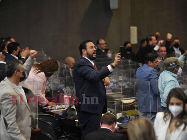 Se “deroga Ley de Secretos” y congresistas festejan lucha contra impunidad (FOTOS)