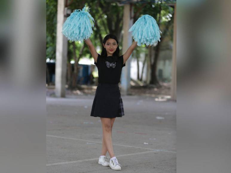 Así lucen las bellas pomponeras del Instituto Saúl Zelaya Jiménez