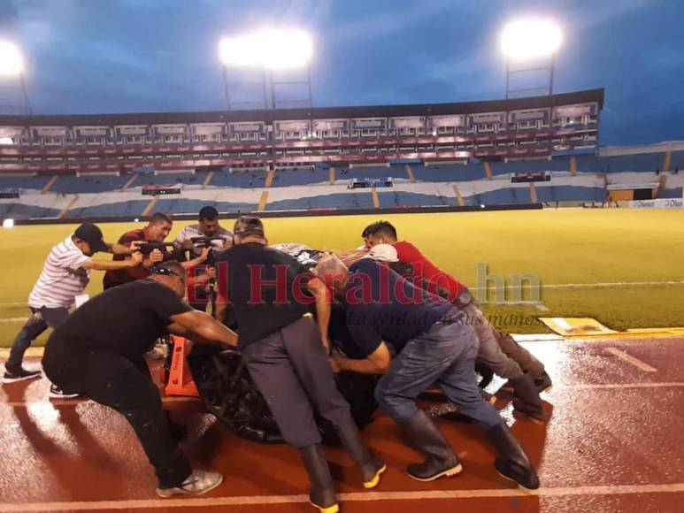 Alphonso Davies y las carnitas asadas enloquecen a la afición: así se vive el Honduras-Canadá