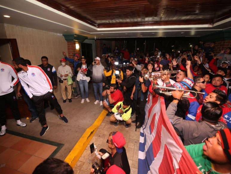 El banderazo en concentración de Olimpia previo a final ante Motagua