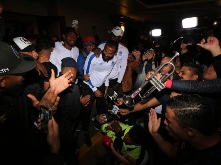 El banderazo en concentración de Olimpia previo a final ante Motagua