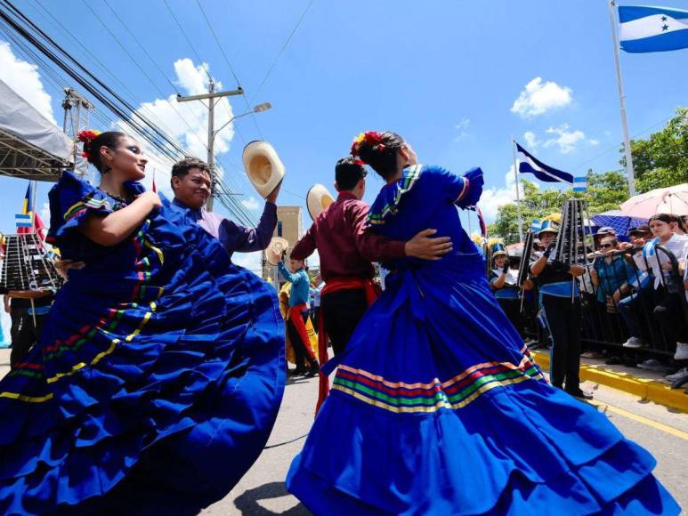 Las imágenes que dejaron los desfiles patrios en San Pedro Sula