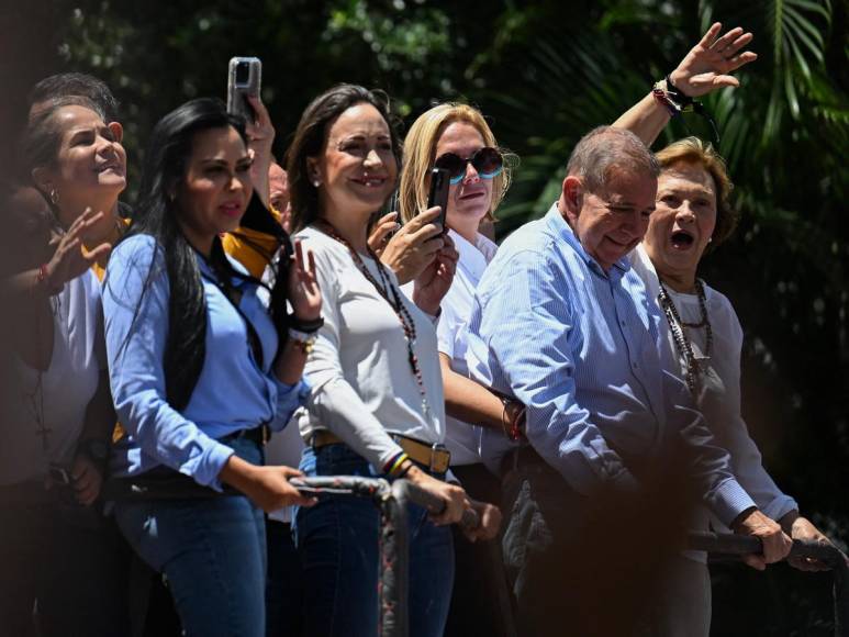 Venezuela se une en masiva protesta contra reelección de Nicolás Maduro