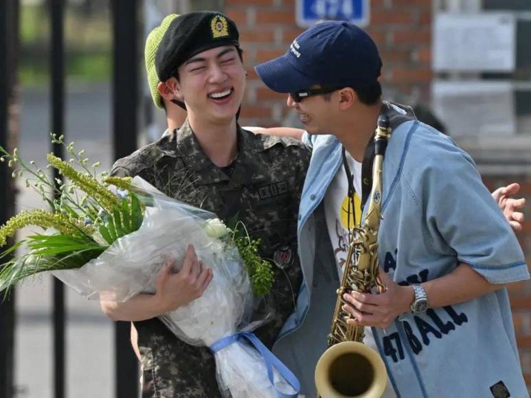 Jin de BTS finaliza su servicio militar obligatorio en Corea del Sur