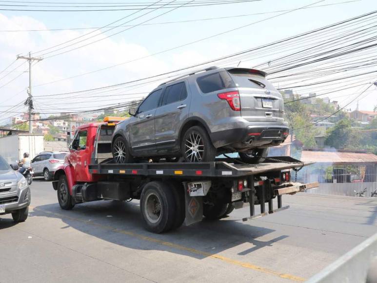 Inician decomiso de vehículos invasores en la salida a Danlí