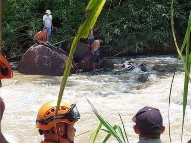 Joven envió foto de su asesino antes de morir y la comunidad lo lincha