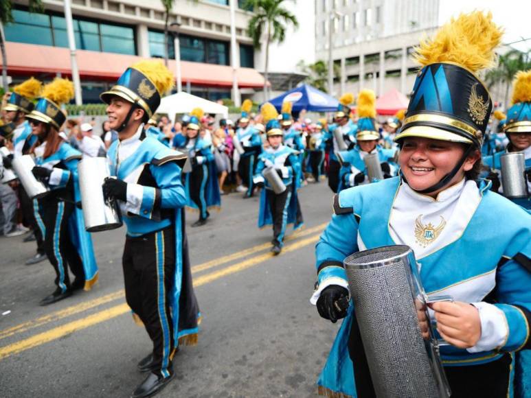 ¡Imponente! Banda del JTR pone a bailar a los sampedranos en desfiles patrios 2024