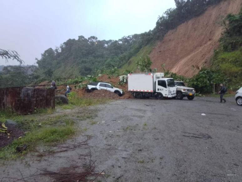 Las imágenes tras el alud de tierra que ya suma 33 muertos en Colombia