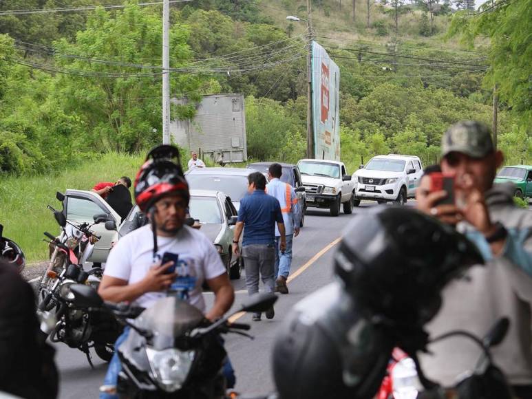 Doloroso momento: familia llega a reconocer a joven que murió en accidente salida a Valle de Ángeles