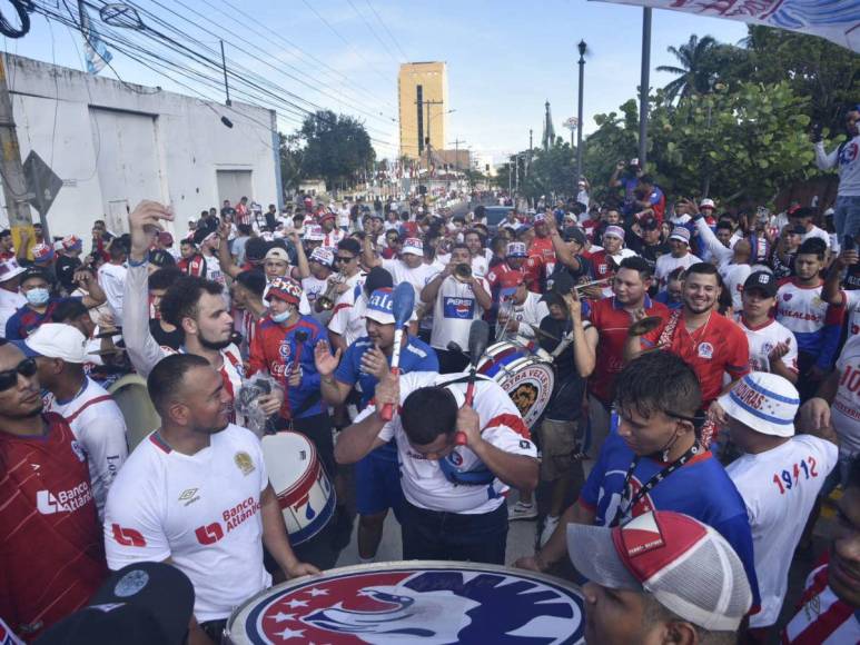 ¡Fiesta merengue! El Morazán se viste de blanco para el clásico Olimpia-Motagua