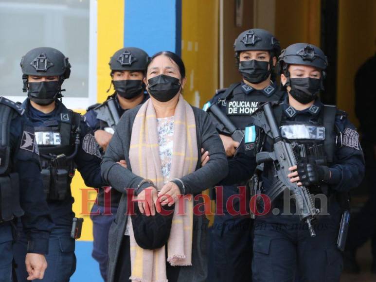 Rápido operativo y fuerte resguardo policial, así fue la extradición de Herlinda Bobadilla a EEUU (FOTOS)