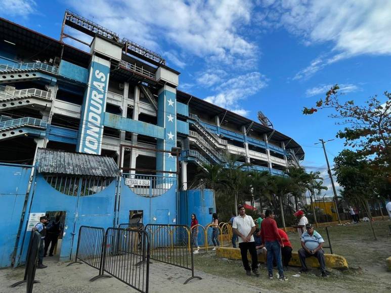 Poca afluencia en el estadio Olímpico dos días después de actos violentos que dejaron una niña muerta