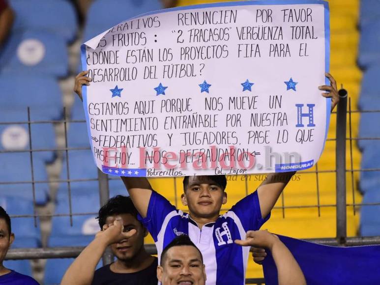 Pelea, técnico pierde el control y la H vuelve a ganar en el Olímpico: No se miró en TV en el Honduras-Canadá