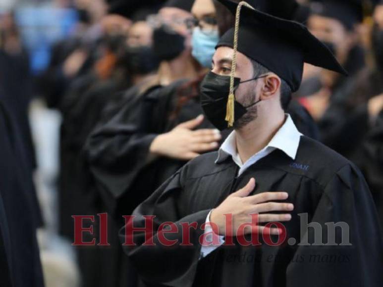 Más de 2,000 nuevos profesionales se gradúan de la UNAH