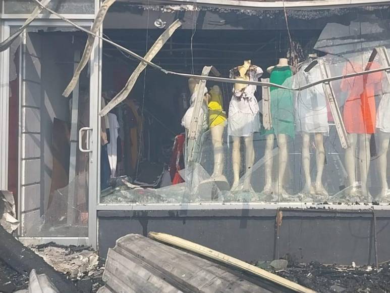 Una llantera, licorera y tienda ropa: negocios afectados por incendio en La Pradera