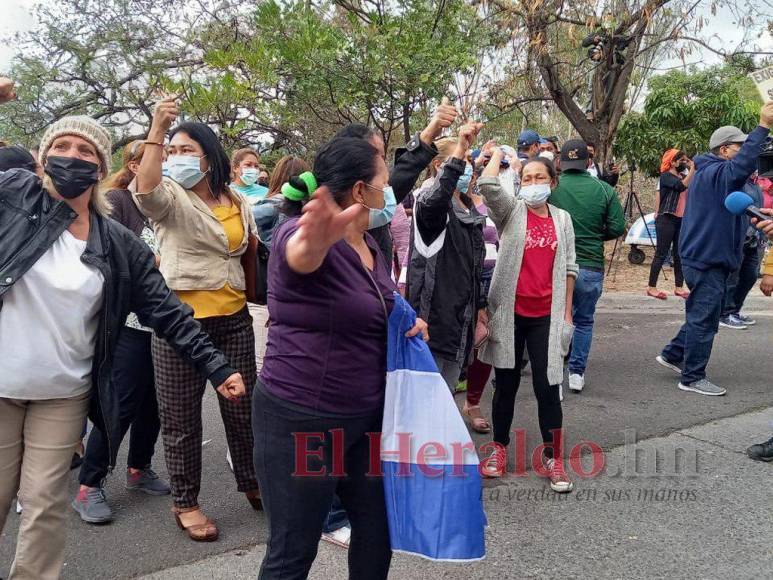 “Es un hombre honesto”, simpatizantes de JOH muestran su apoyo en la CSJ