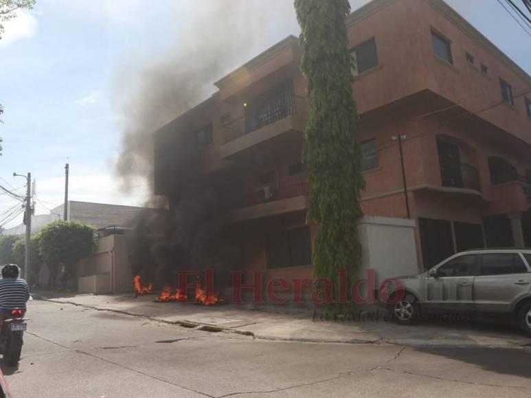 Así fue la violenta protesta del diputado Mauricio Rivera en Ciudad Mujer