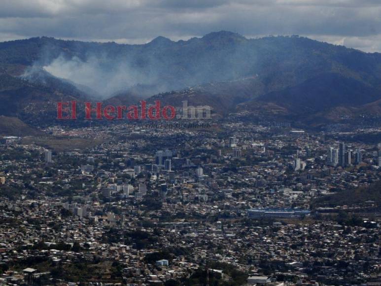 Las imágenes del pavoroso incendio que no ha podido sofocarse en Santa Lucía