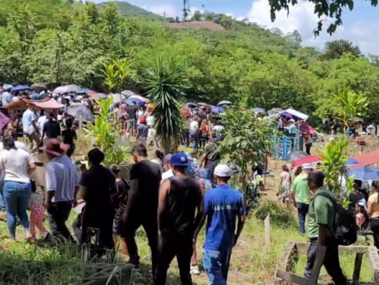 Con dolor y pesar, familiares dan último adiós a víctimas de tragedia en el Lago de Yojoa