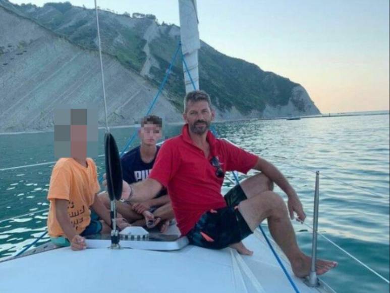 “Sentía un cuerpo extraño”, la confesión del adolescente que mató a su familia en Italia