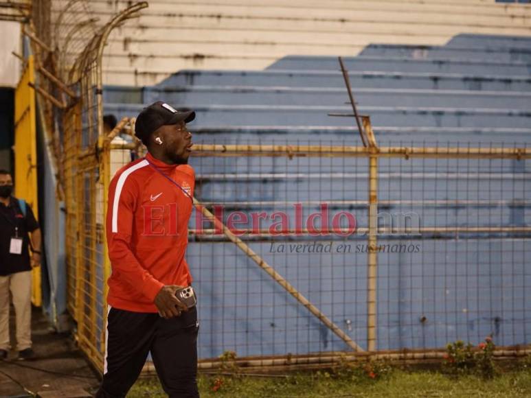 Alphonso Davies y las carnitas asadas enloquecen a la afición: así se vive el Honduras-Canadá