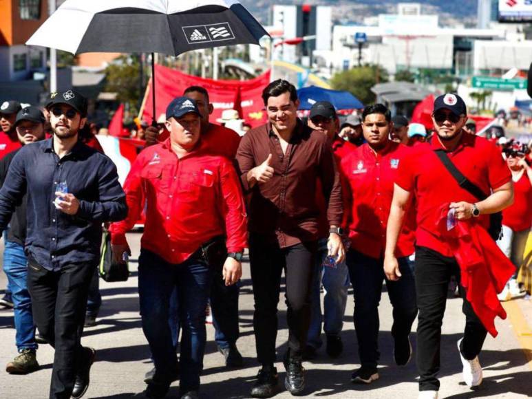 Personajes que acompañaron a Xiomara Castro en movilización por dos años de gobierno