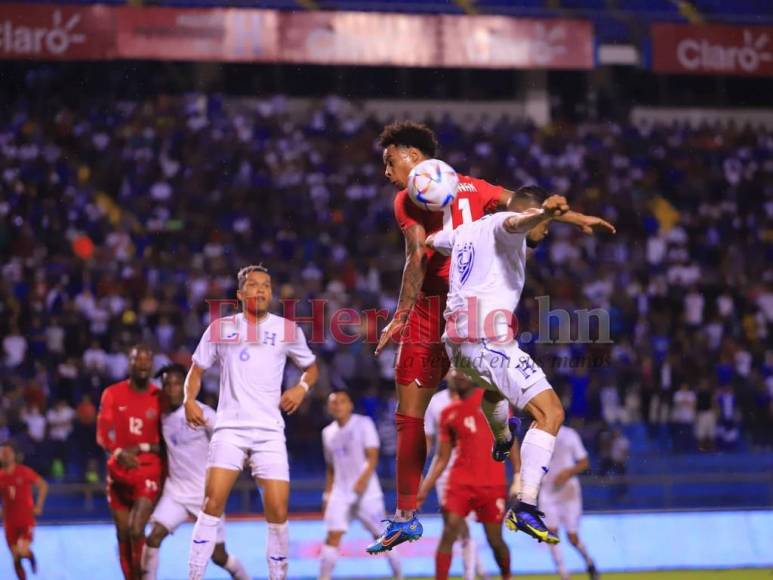 Pelea, técnico pierde el control y la H vuelve a ganar en el Olímpico: No se miró en TV en el Honduras-Canadá