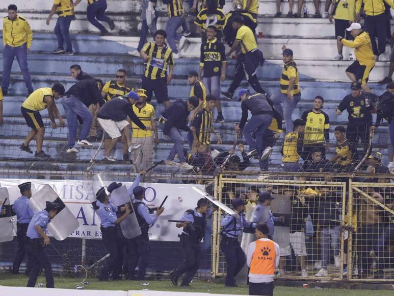 ¡Nada ha cambiado! Relajo de barra de Real España tras clásico