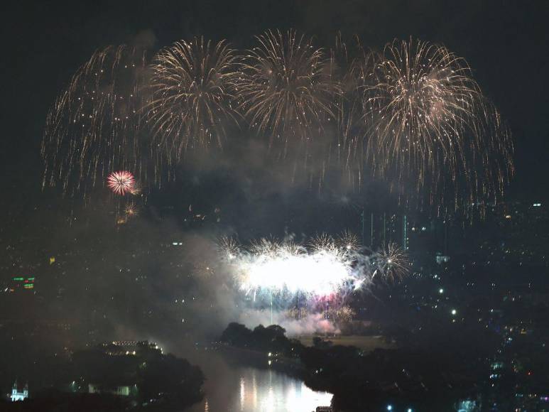 Con espectáculos de fuegos artificiales, así celebran Año Nuevo 2023 en el mundo