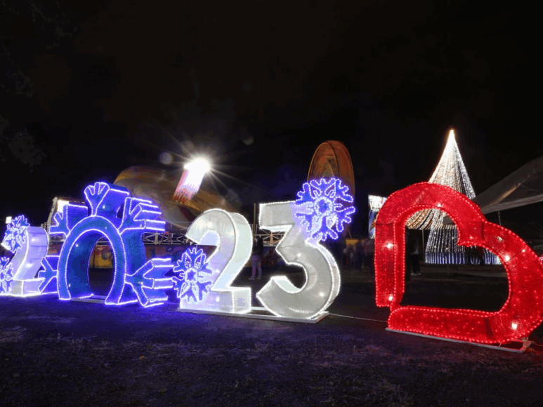 Luces, diversión y juegos en la Villa Navideña del bulevar Juan Pablo II