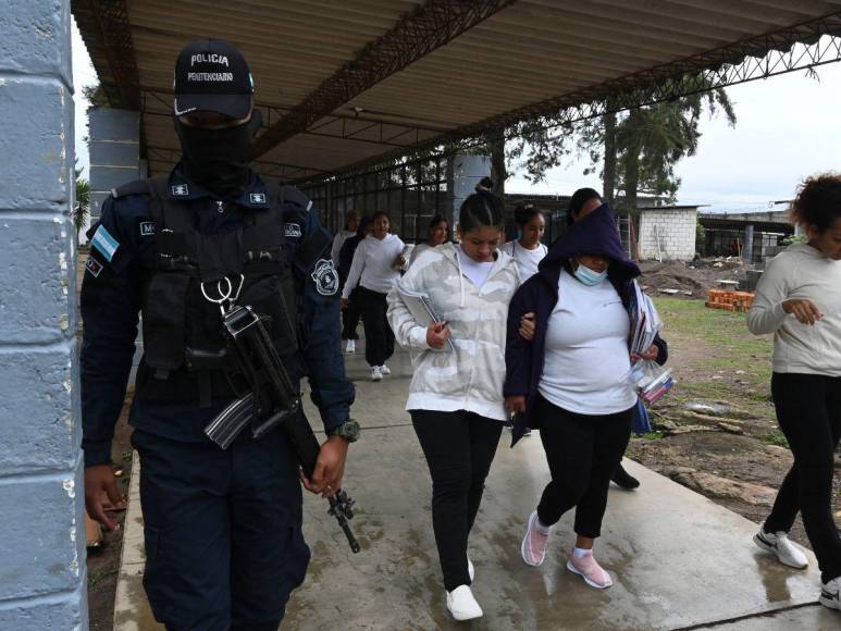 “Llamaban a las reclusas que buscaban por sus nombres”: narran horror vivido hace un año en PNFAS