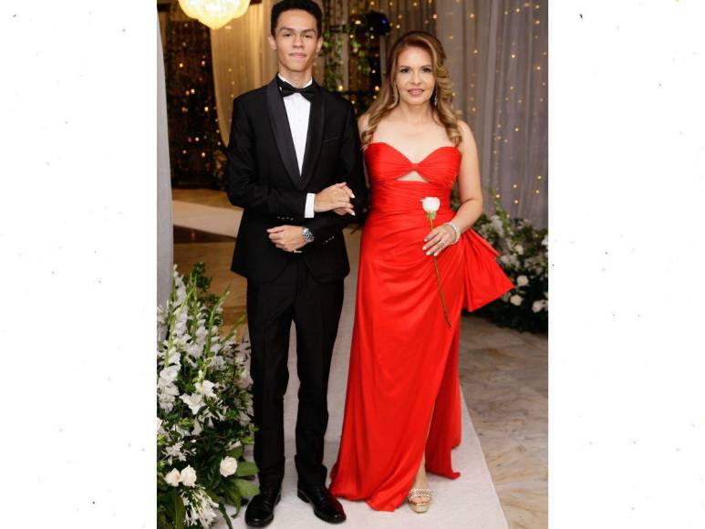 DelCampo School: Prom Night 2023, un desfile de estilos románticos y glamour sobrio