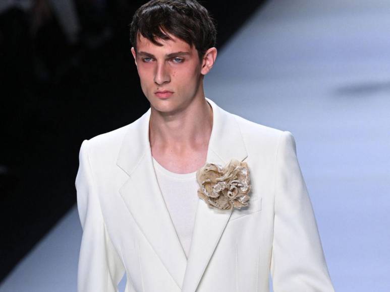 Dolce &amp; Gabbana exalta la elegancia sensual del hombre en Semana de la Moda de Milán