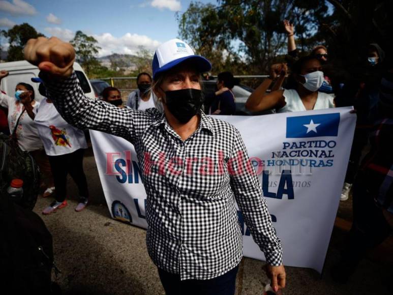 Baile, oraciones y consignas: nacionalistas apoyan a JOH afuera de la CSJ (FOTOS)