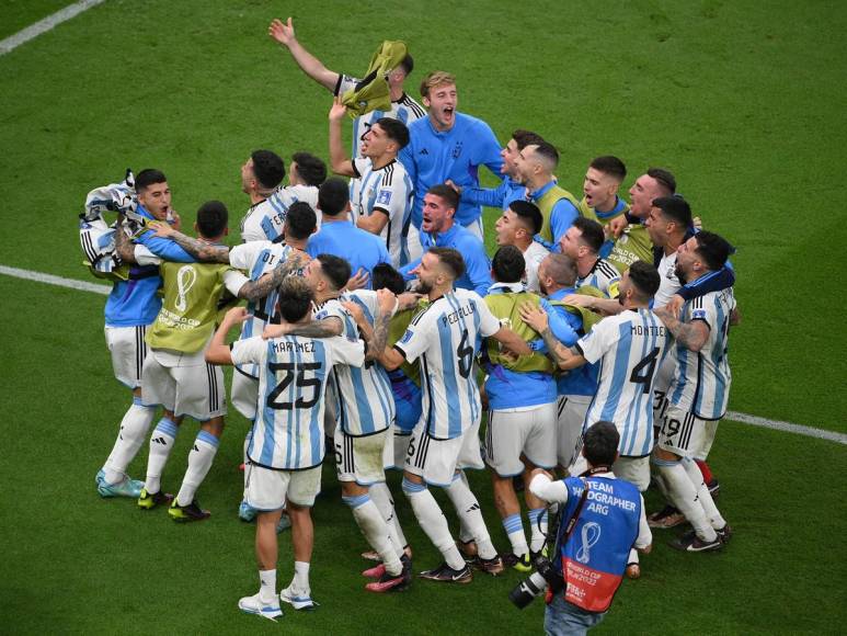 La celebración de Messi tras victoria de Argentina a Países Bajos en penales