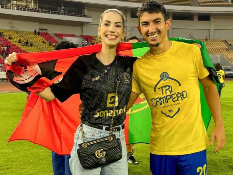 Bella portuguesa convierte en padre a futbolista hondureño: Así es la hermosa dama