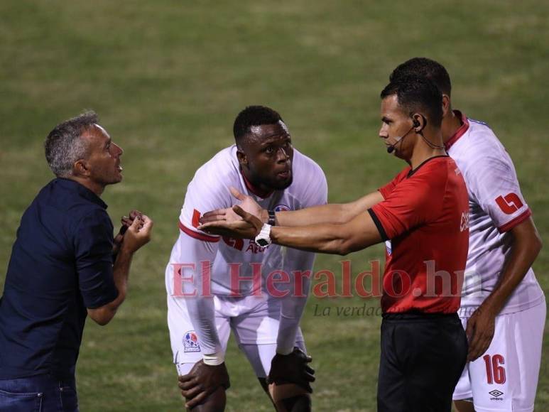 Zafarrancho, polémica y un emotivo saludo: Las imágenes que dejó el Motagua-Olimpia