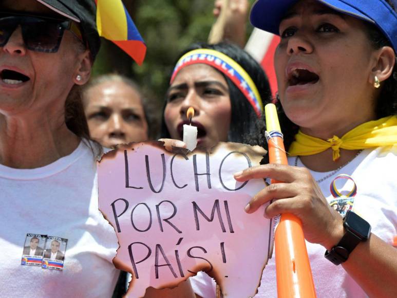 Miles de venezolanos salen a las calles en contra de ratificación de Maduro como presidente