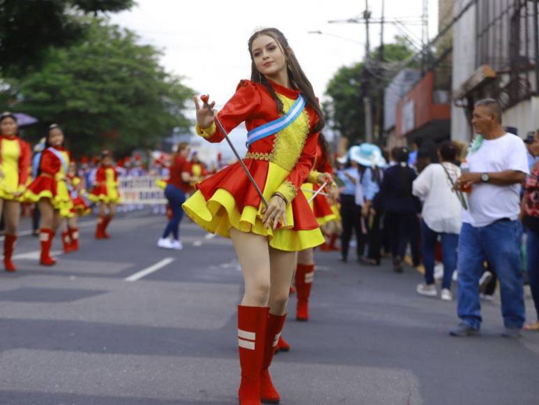 Andrea Lara, la bella palillona del Instituto Jesús de Nazareth que se robó las miradas en San Pedro Sula