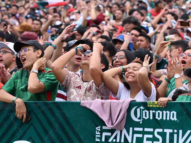 Rostros de dolor en aficionados tras eliminación de México en el Mundial de Qatar 2022